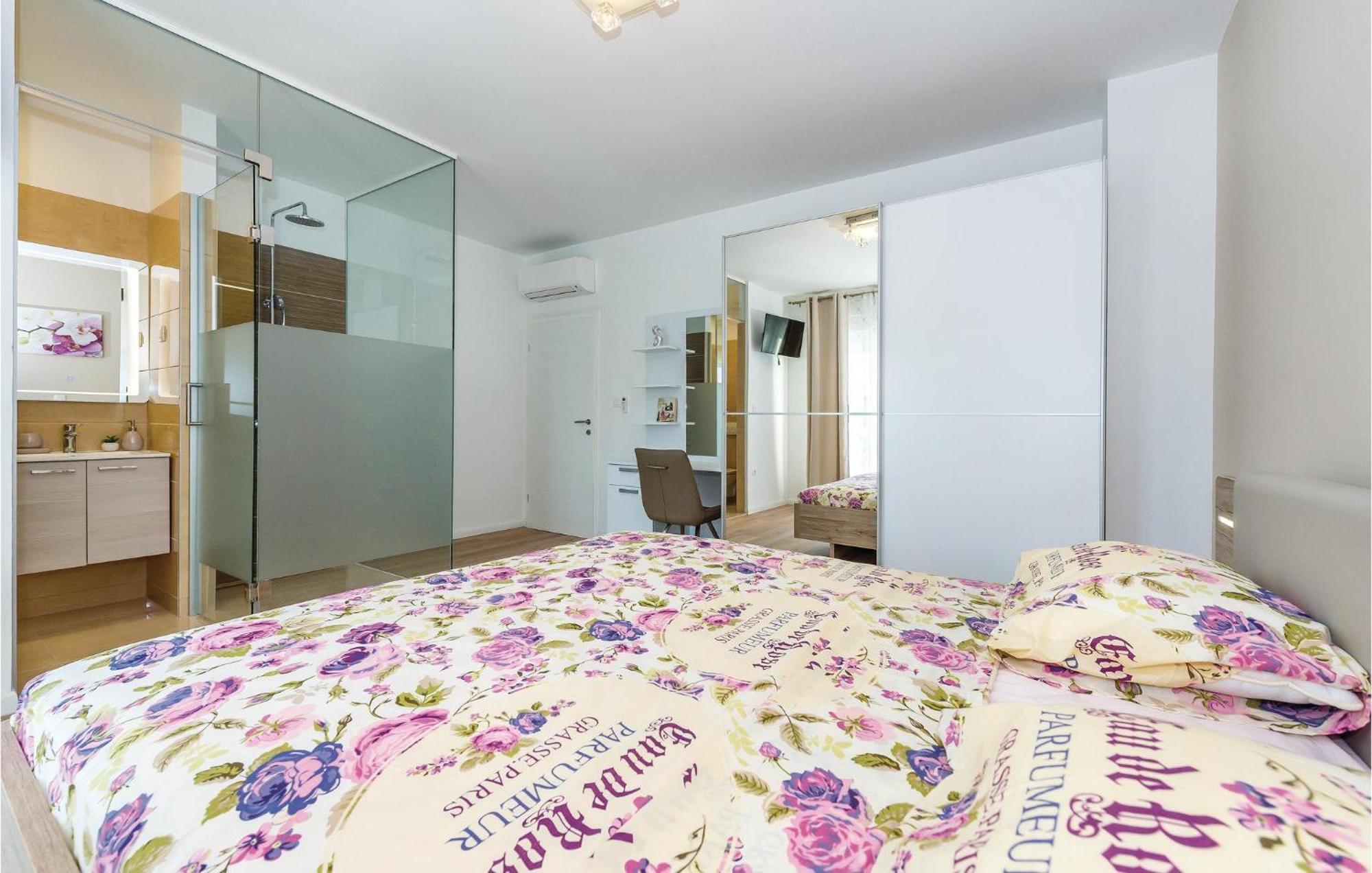Beautiful Home In Sibenik With Kitchen ภายนอก รูปภาพ