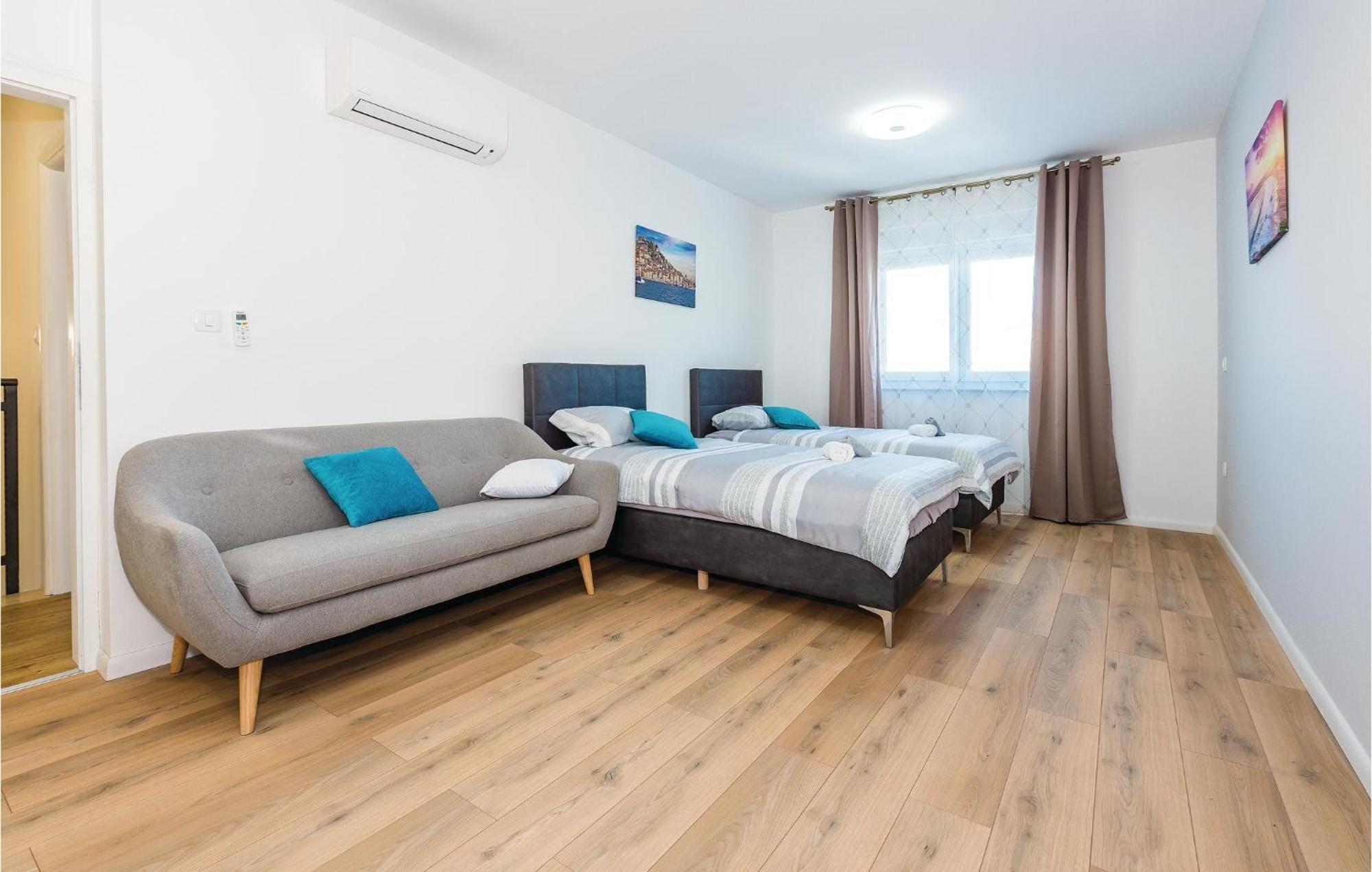 Beautiful Home In Sibenik With Kitchen ภายนอก รูปภาพ