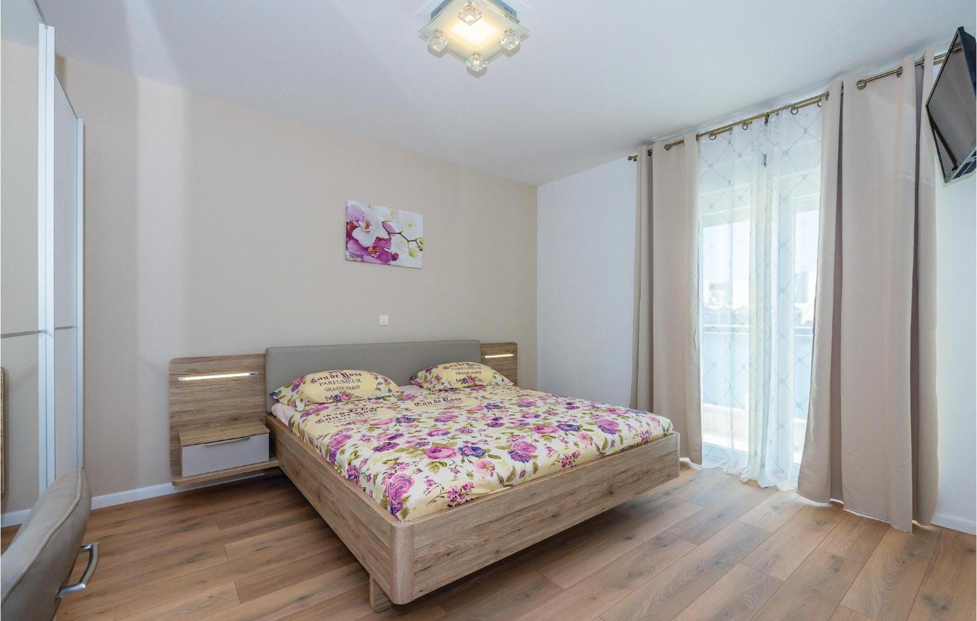 Beautiful Home In Sibenik With Kitchen ภายนอก รูปภาพ