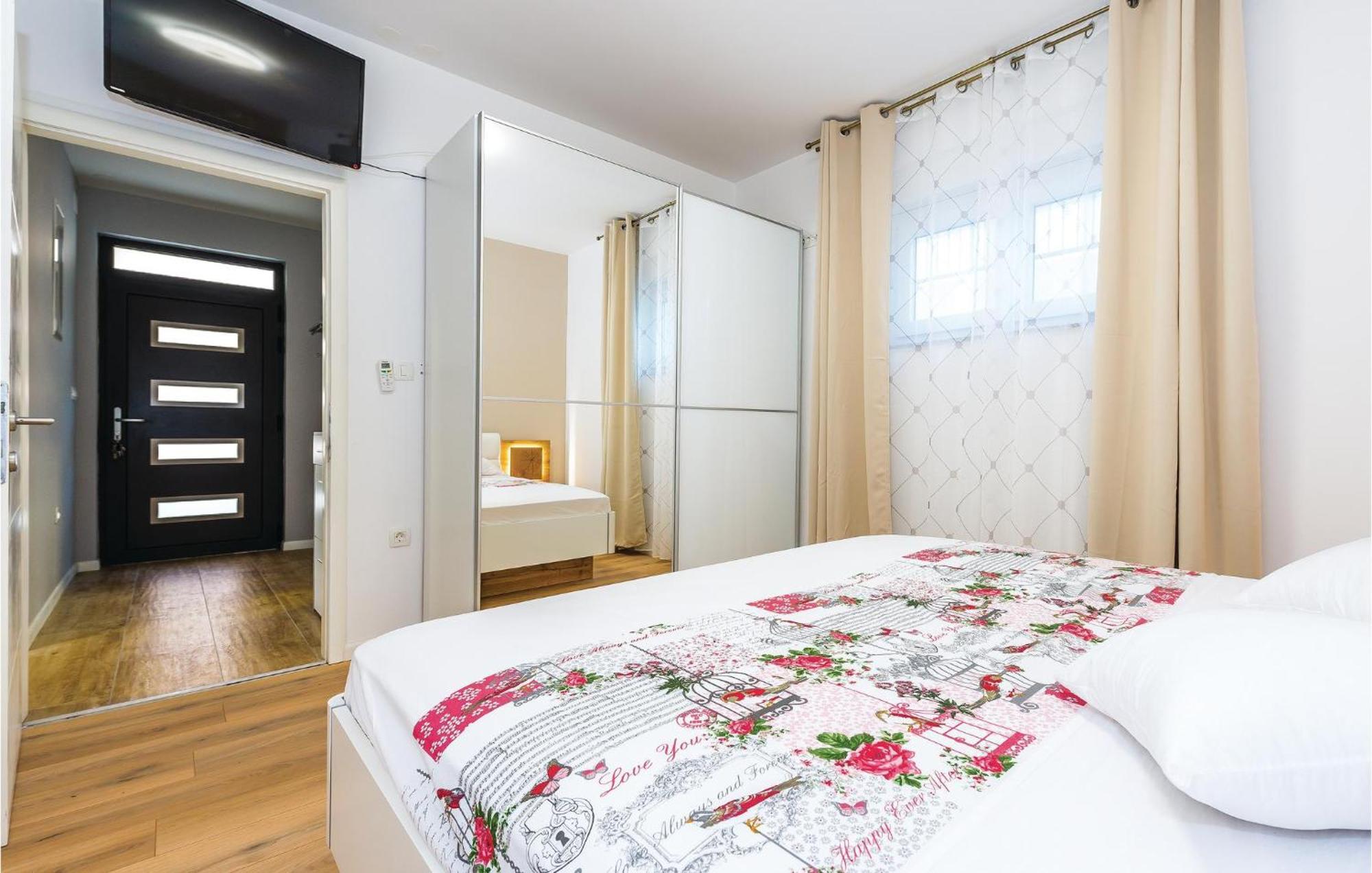 Beautiful Home In Sibenik With Kitchen ภายนอก รูปภาพ